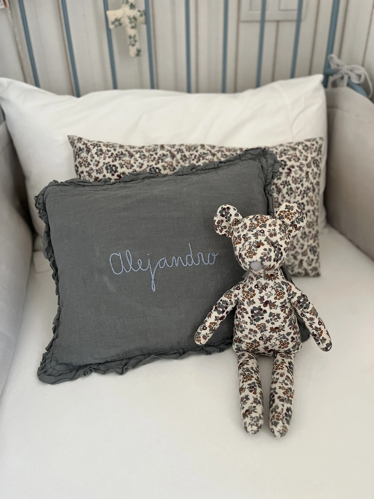 Cojín bordado personalizado — Gali Studio